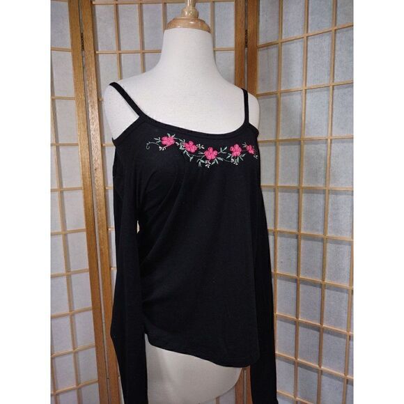 FloraâLgâCold ShoulderâEmbroideredâTop - Picture 11 of 16